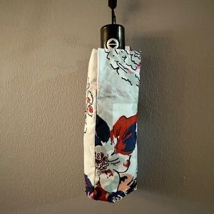Vera Bradley Automatic Mini Umbrella in Exuberant Floral Flowers Pretty Design